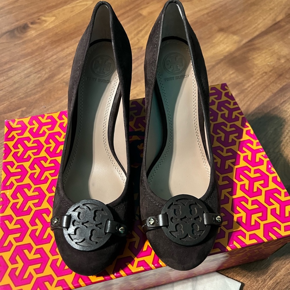 TORY BURCH SHOES - Mini Miller pump in Coconut ( brown) color, size 7.5